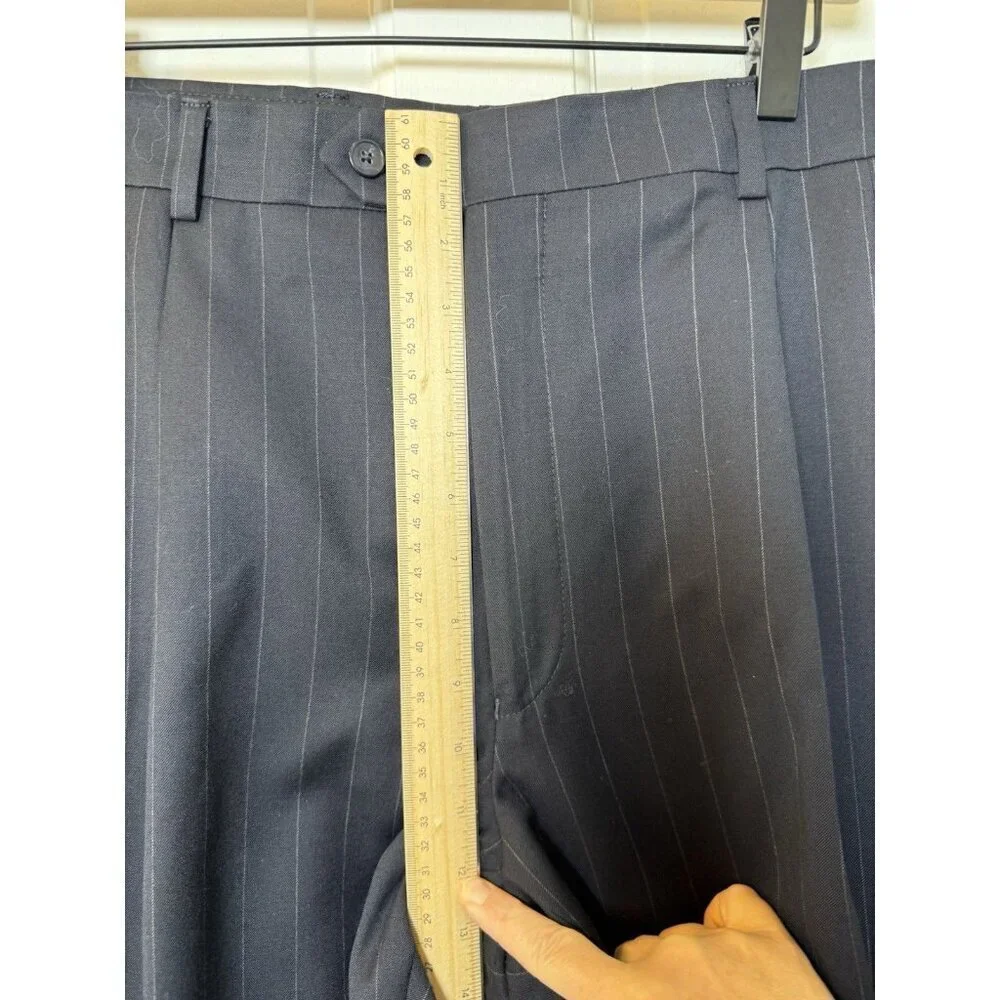 Jos A Bank Men’s Suit Navy Pinstripe Size 44R Travelers Edition 100 % Wool EUC